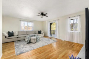 Spacious 4 bedrooms, 5 beds home - 3 Minutes to Downtown Moncton